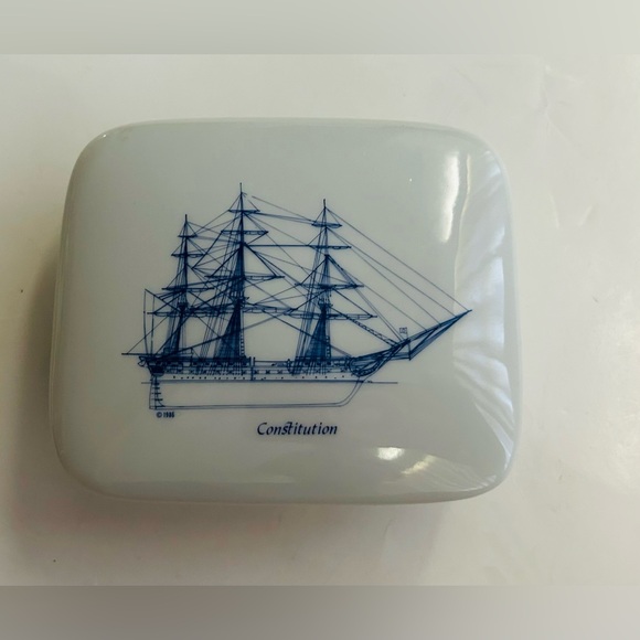 New Constitution Box White with Blue Constitution Ship Piccadilly West London - Picture 8 of 16